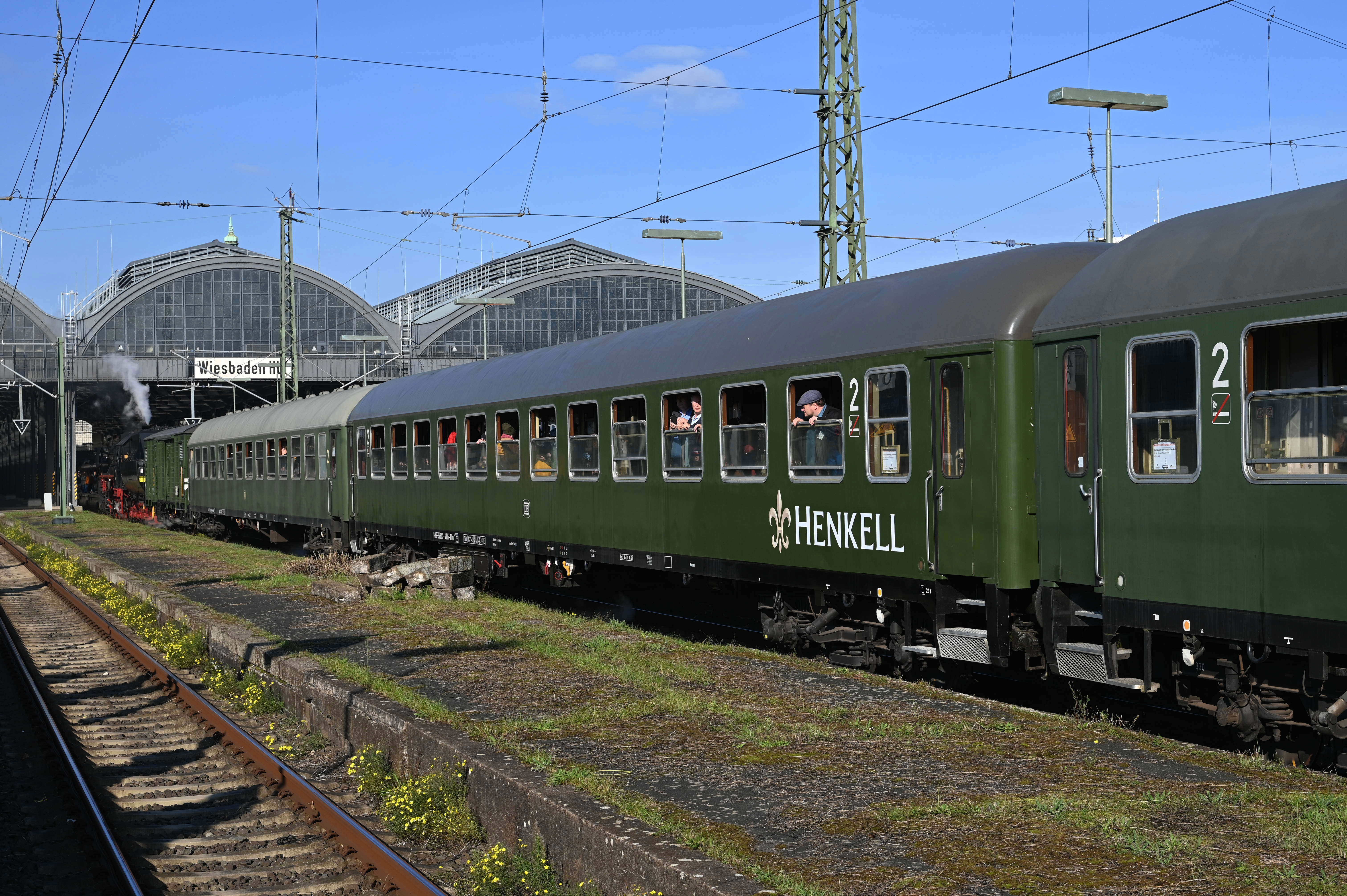 Henkellschriftzug auf den Wagen
