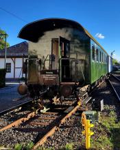 Aufnahme des Wagens bei Sonnenschein im Bahnhof Dotzheim